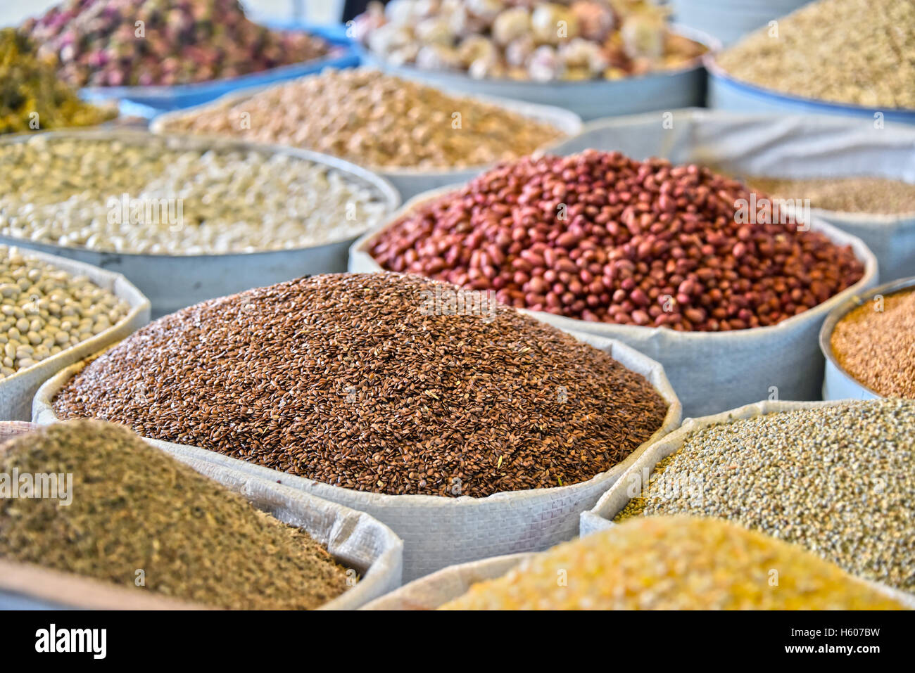 Getrocknete Lebensmittel auf der Arab Street Marktstand. Stockfoto