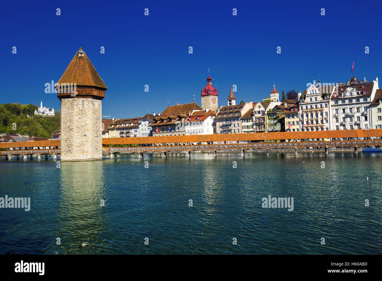 Altstadt von Luzern mit berühmten Kapellbrücke und dem Vierwaldstättersee (Vierwaldstatersee), Kanton Luzern, Schweiz Stockfoto