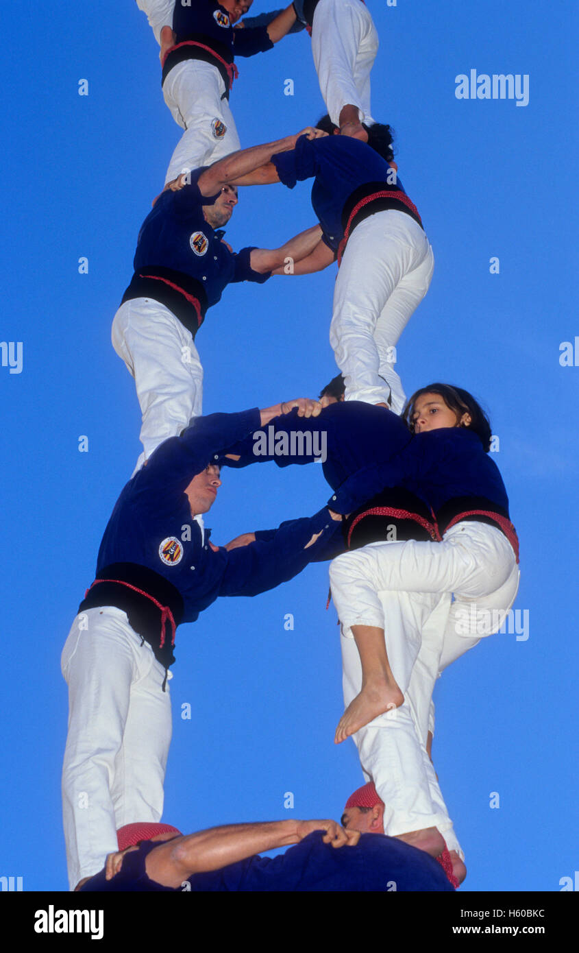 Capgrossos de Mataró. "Die Castellers" einen menschlichen Turm, eine katalanische Tradition zu bauen. El Raval de Montserrat.Terrassa,Catalonia, Spanien Stockfoto