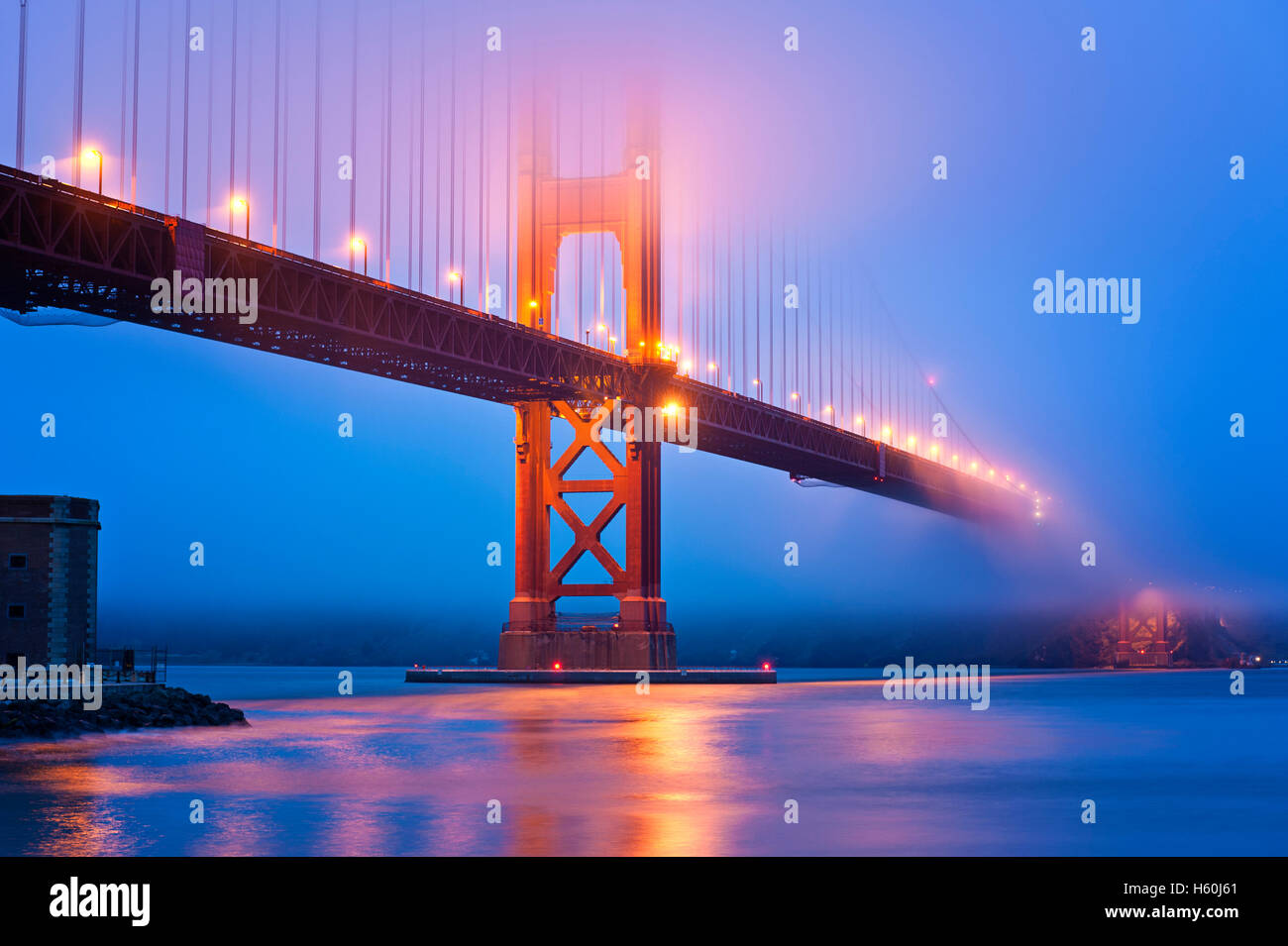 Golden Gate Bridge San Francisco in der Abenddämmerung Stockfoto