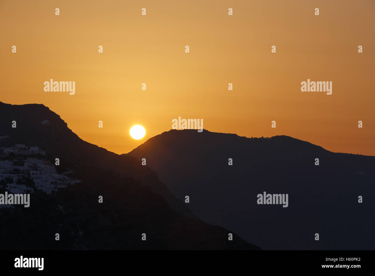 Blick auf den Sonnenaufgang in Oia auf Santorin Stockfoto