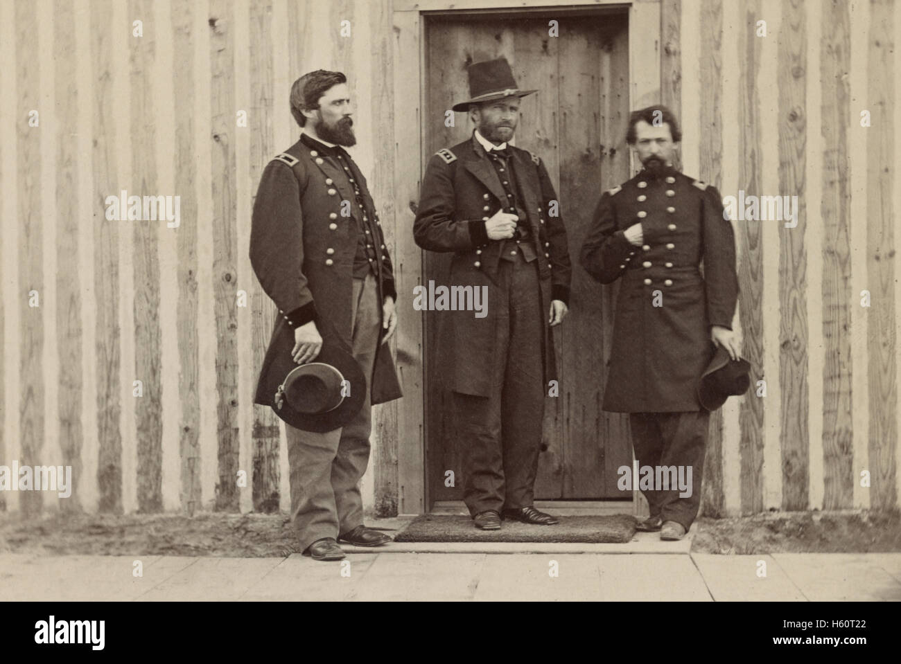 General John A. Rawlins, links, General Ulysses S. Grant, Zentrum und unbekannter Offizier, Portrait, 1861 Stockfoto