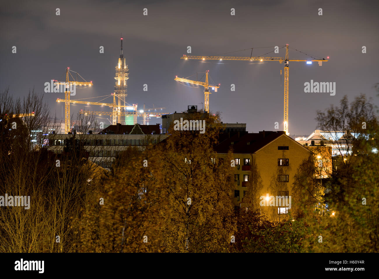 Brückenkrane in der Nacht in Pasila Bau Website, Helsinki, Finnland, Europa, EU Stockfoto