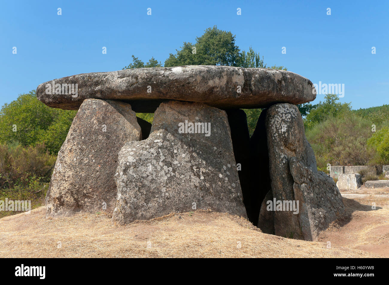 Dolmen von Casina da Moura (3500-3000 v. Chr.), Maus de Salas, Muinos, Provinz Orense, Region Galicien, Spanien, Europa Stockfoto