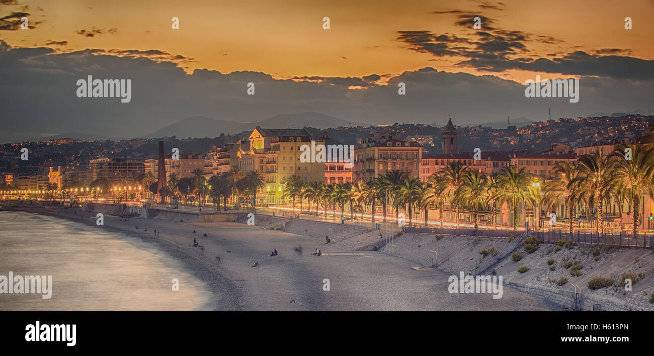 Nizza, Frankreich: Nacht Blick auf die Altstadt Stadt, Promenade des Anglais Stockfoto