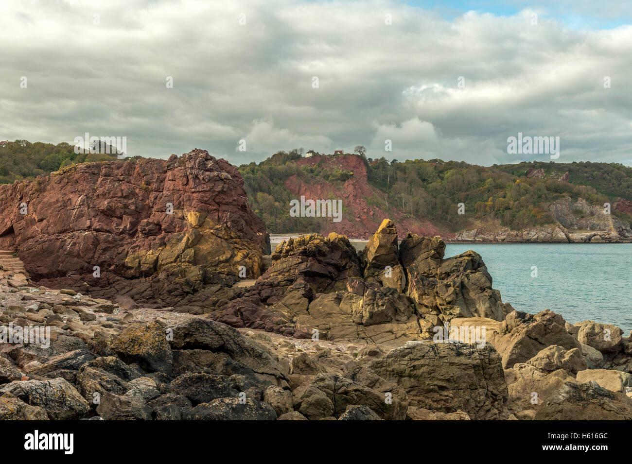 Seascape Darstellung der Küstenlinie und Rock Formation um Babbacombe Beach und Lyme Bay in der Nähe von Babbacombe, Torquay, Devon Stockfoto