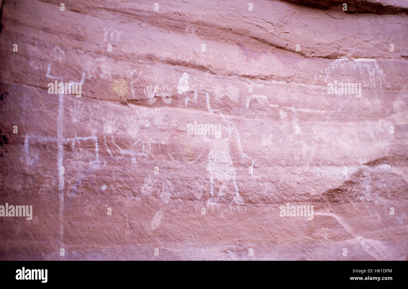 Felsmalereien an Canyonwand im Canyon de Chelly National Monument, Arizona Stockfoto