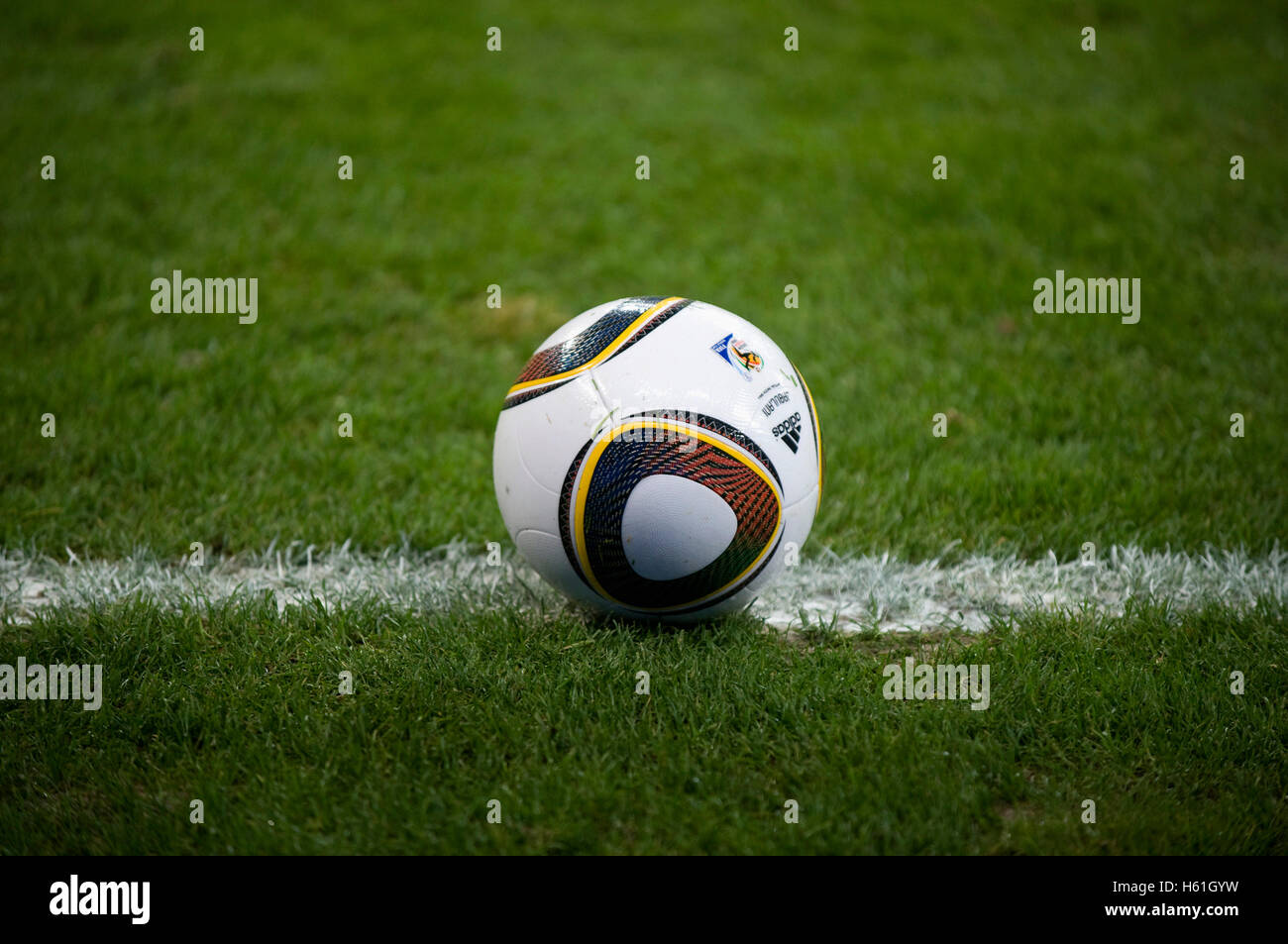 Adidas World Cup Jabulani auf der Linie Fußballspiel Deutschland vs. Argentinien 0:1 in der Allianz-Arena, München, Bayern Stockfoto