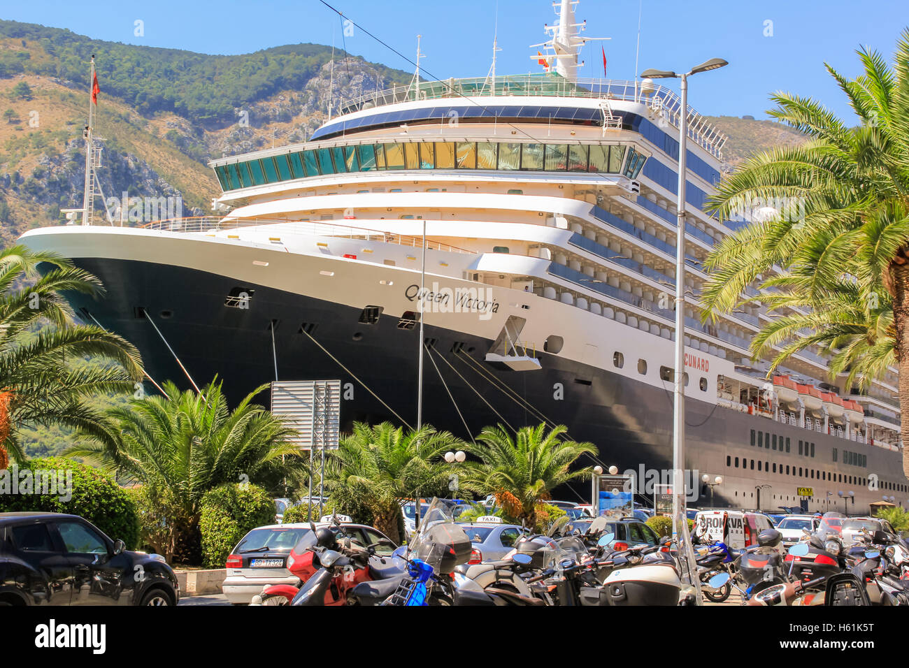 DER CUNARD QUEEN VICTORIA KREUZFAHRTSCHIFF, KOTOR, MONTENEGRO - CA. AUGUST 2016. Stockfoto