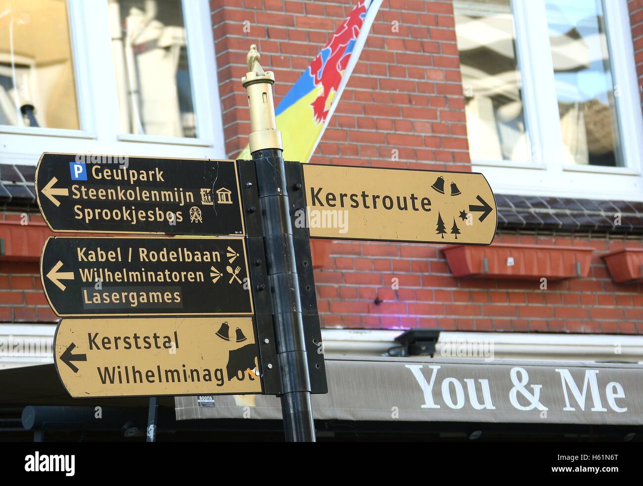 Touristische Informationen Richtungen Verkehrszeichen in den Markt Stadt von Valkenburg Südholland Limburg Niederlande NL 2016 Stockfoto