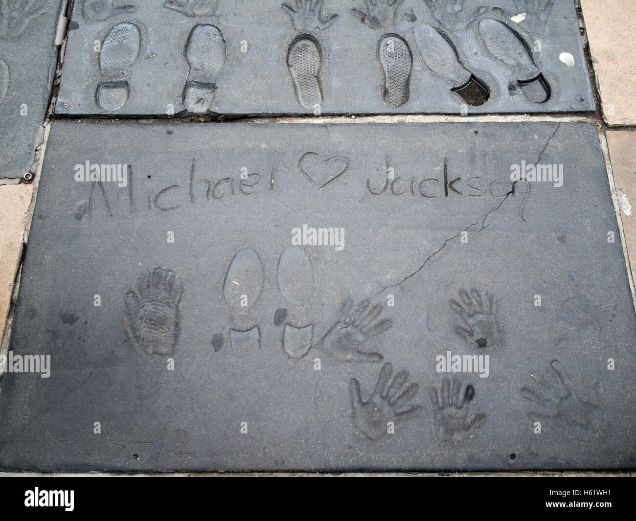 Michael Jackson Hand- und Fußabdrücke in Zement von dem Chinese Theater in Hollywood Boulevard Stockfoto