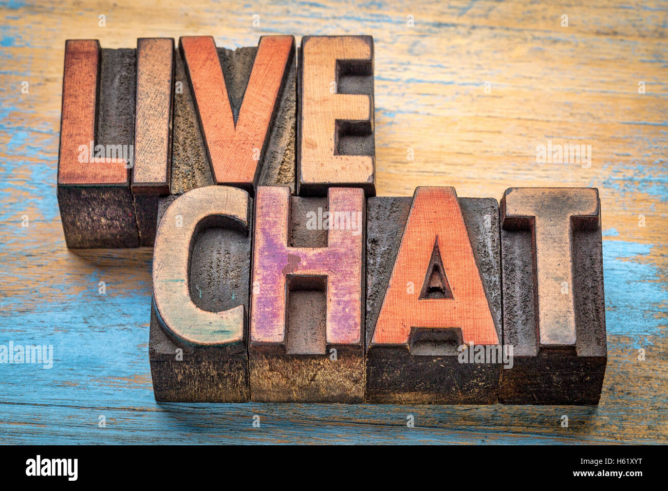 Live-Chat Wort abstrakt in Vintage Buchdruck Holzart Stockfoto