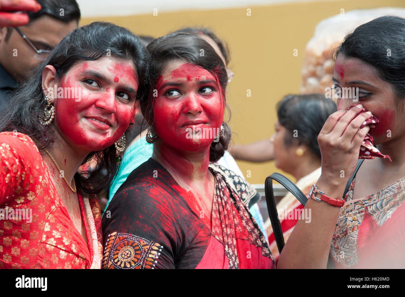 Sindoor Khela (Amitayu) das letzte Ritual für Bengali verheiratete Frauen auf Vijayadashami Durga Puja West Bengal Kolkata Indien Stockfoto