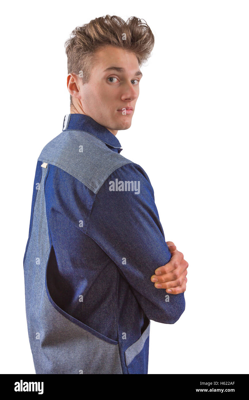 Junge blonde stilvolle Mann gekleidet in gemischten blaues Jeanshemd über Schulter, Produkt-Katalog-image Stockfoto