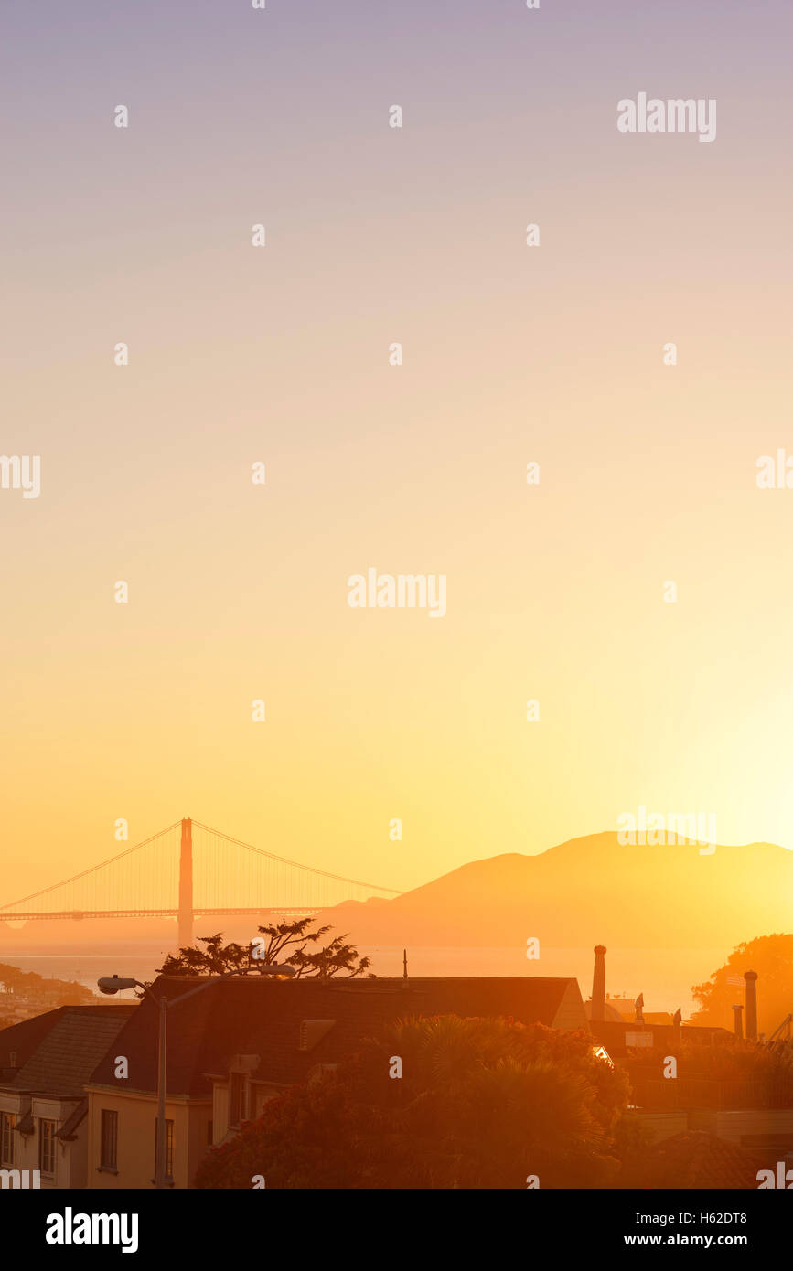 USA, Kalifornien, San Francisco, Golden Gate Bridge im Abendlicht Stockfoto