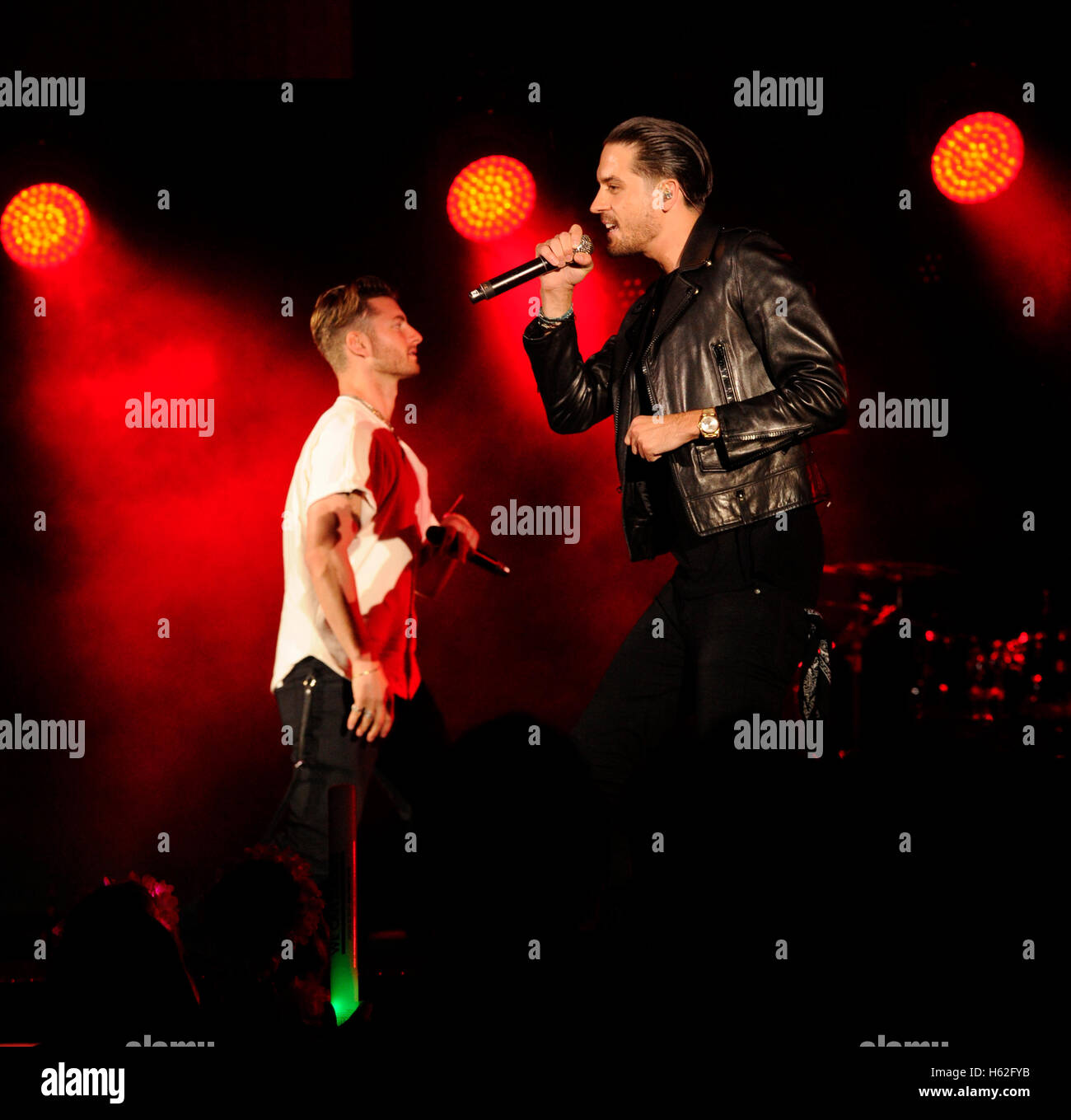 Hollywood, Kalifornien, USA. 22. Oktober 2016. (L-R) Marc E Bassy und G-Eazy durchzuführen bei CBS RADIO können wir überleben, Konzert in der Hollywood Bowl am 22. Oktober 2016 in Hollywood, Kalifornien. Bildnachweis: Das Foto Zugang/Alamy Live-Nachrichten Stockfoto