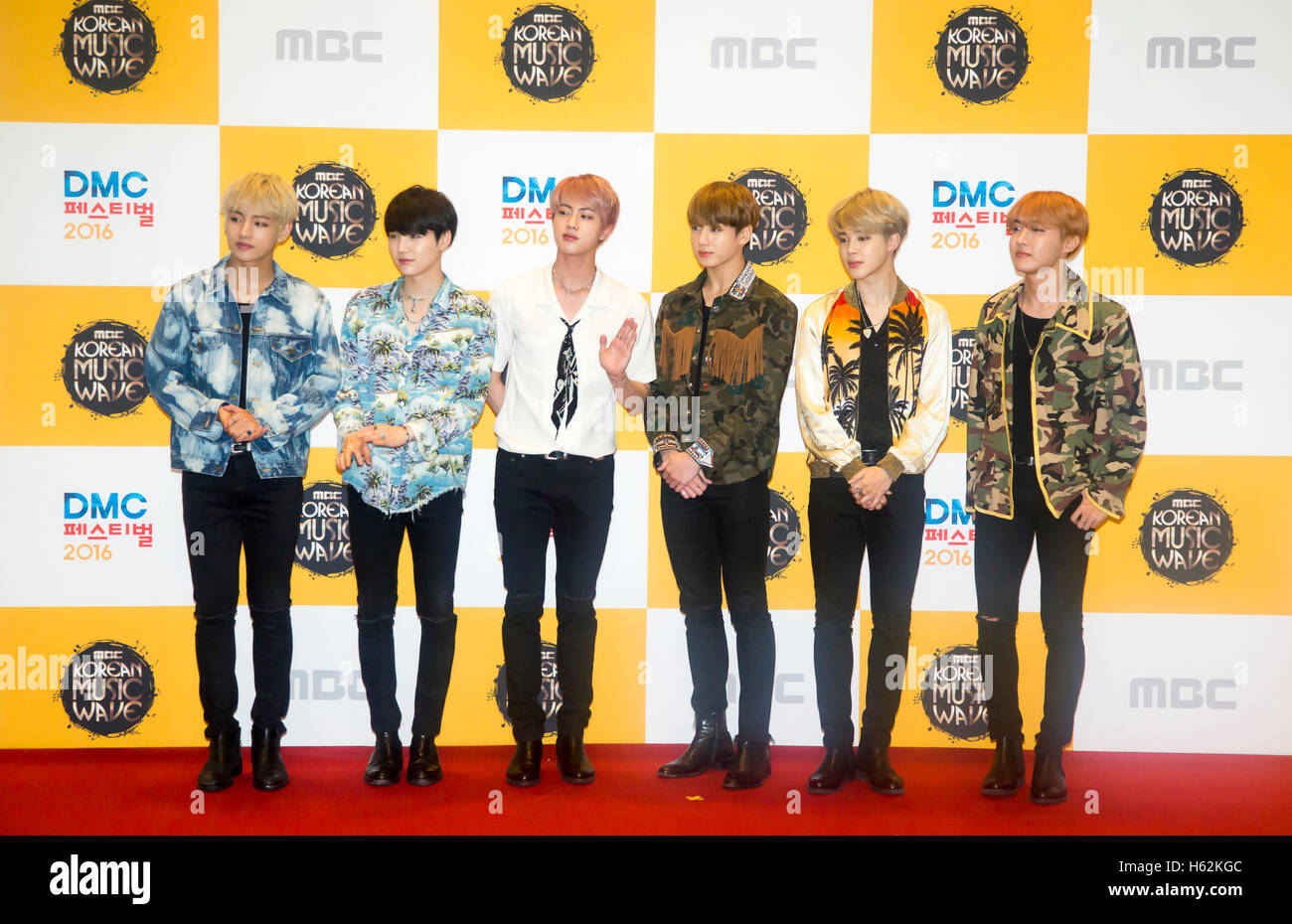 Bts 8 Oktober 16 Sudkoreanische Junge Band Bts Oder Bangtan Jungen Pose Vor Dem Mbc Koreanische Musik Welle 16 Dmc Festival In Seoul Sudkorea C Lee Jae Won Aflo Alamy Live Nachrichten Stockfotografie Alamy