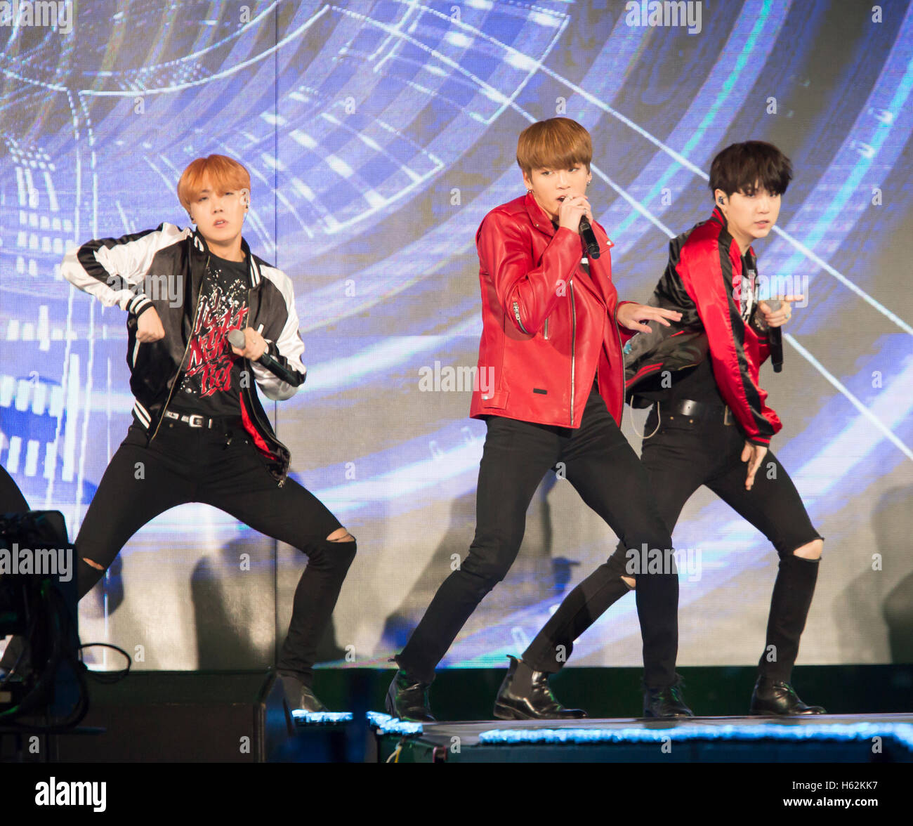 BTS, 8. Oktober 2016: südkoreanische Boygroup BTS oder Bangtan jungen bei MBC Korean Music Wave - 2016 DMC Festival in Seoul, Südkorea führt. © Lee Jae-Won/AFLO/Alamy Live-Nachrichten Stockfoto