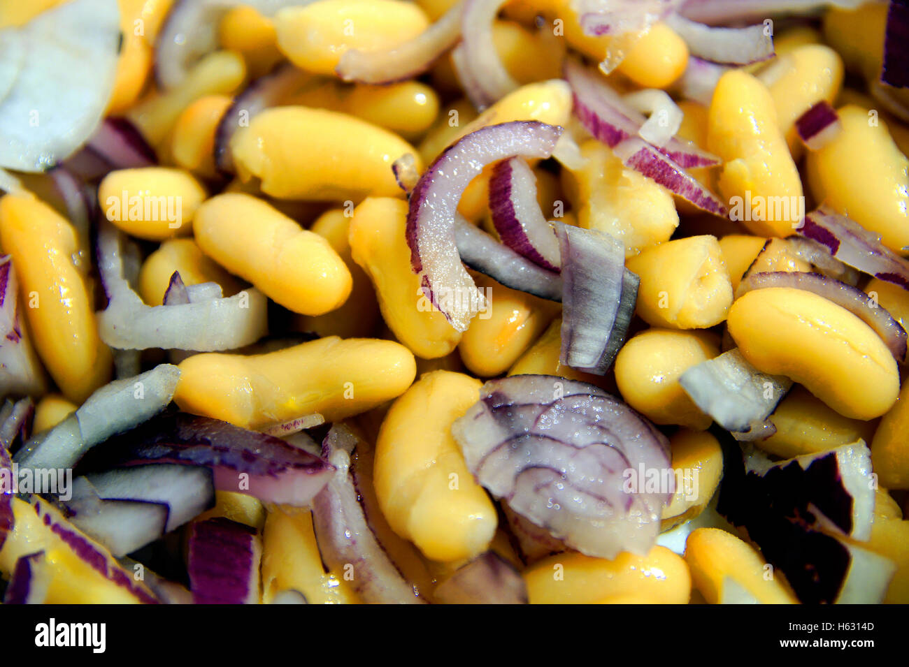 Thunfisch bohnen salat -Fotos und -Bildmaterial in hoher Auflösung – Alamy