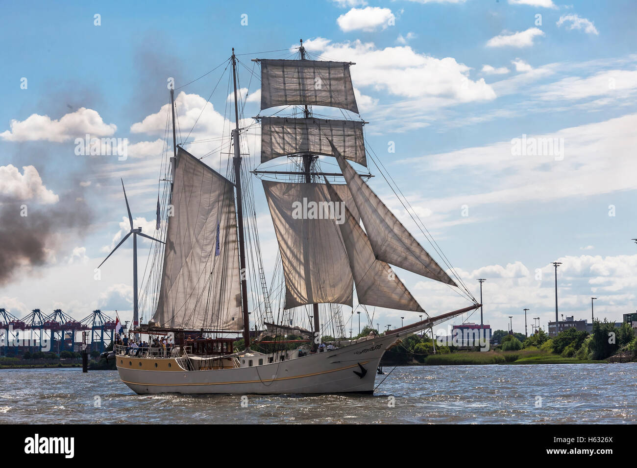 Segelschiff in der Nähe von Museum des Hamburger Hafens in Övelgönne Stockfoto