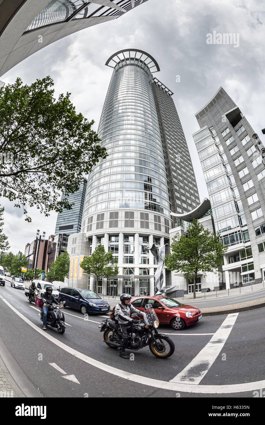 FRANKFURT AM MAIN, Deutschland - 18. Mai 2016: Westend Tower Wolkenkratzer. Es ist das dritte höchste Wolkenkratzer in Frankfurt. Frankfurt Stockfoto