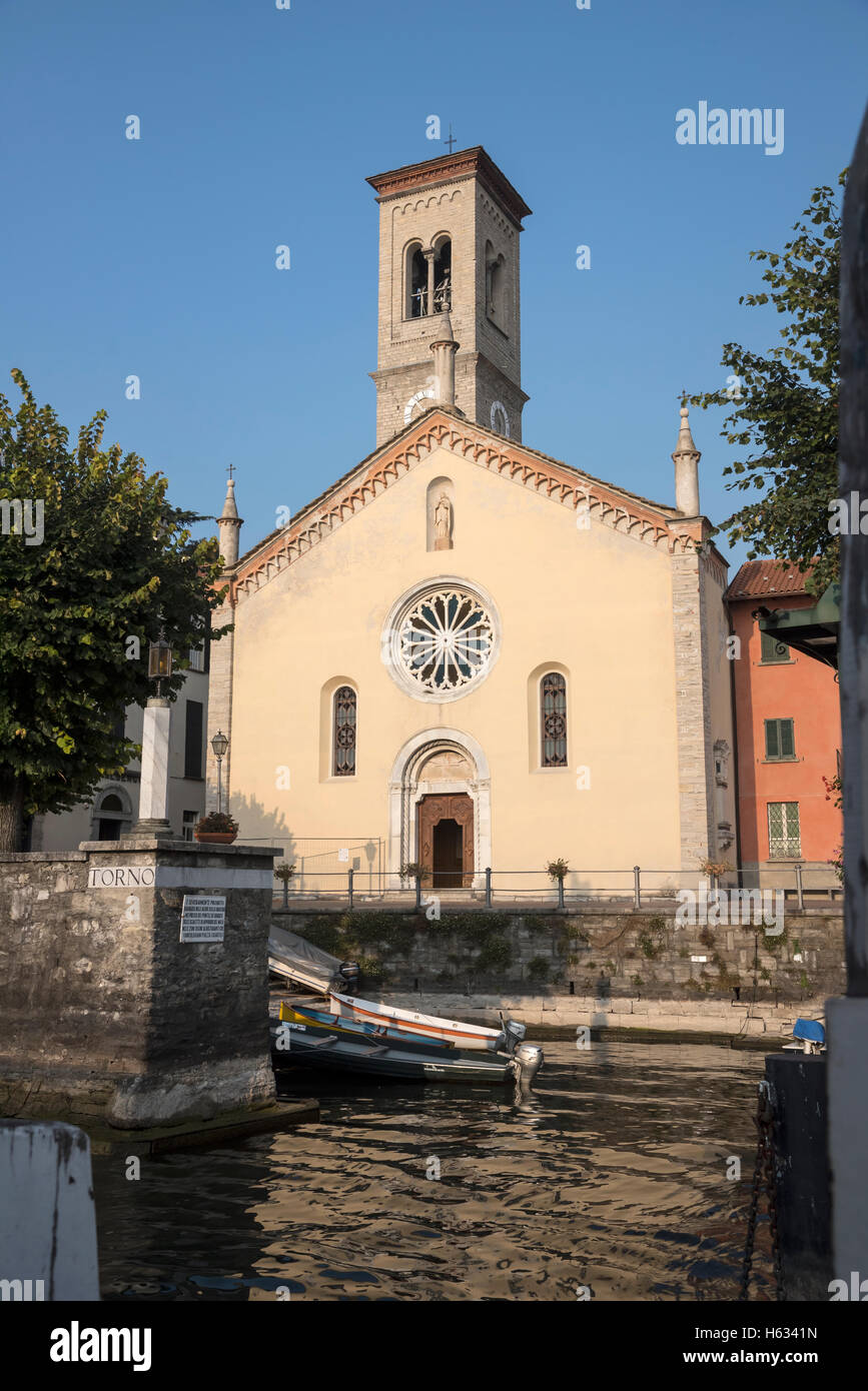 Pier und Kirche von St. Tecla, Torno, Comer See, Nord-Italien, Europa Stockfoto