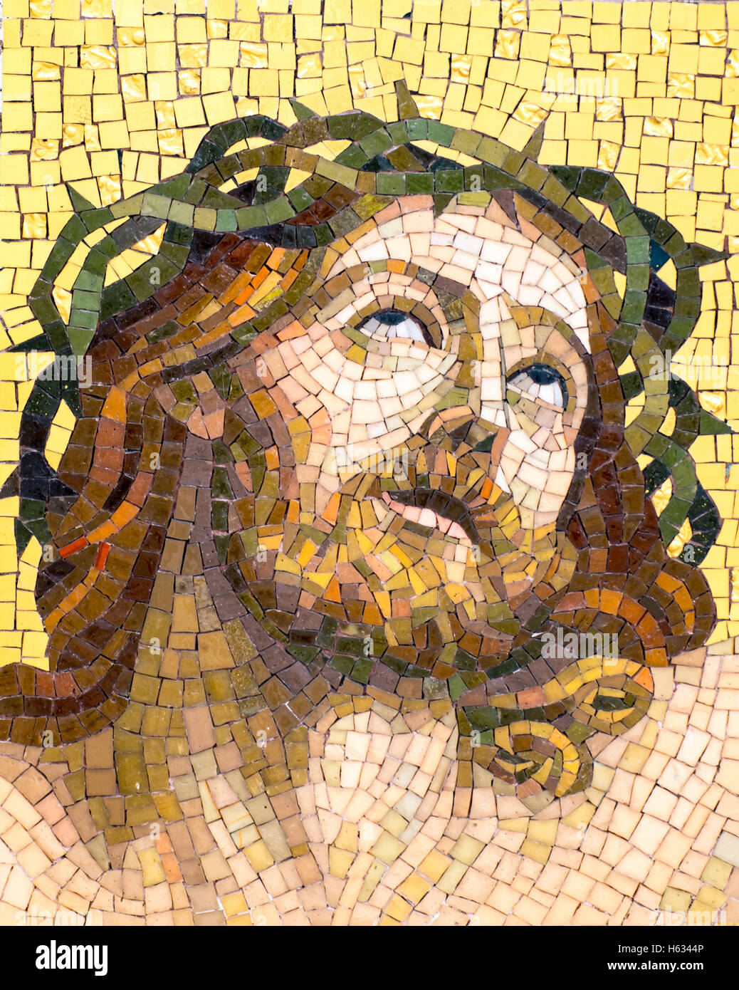 Verona, Italien - 8. August 2015: Mosaik von Jesus Christus mit Dornenkrone. Stockfoto