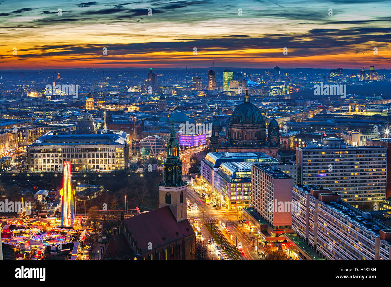 Luftbild auf Berlin in der Nacht Stockfotografie Alamy