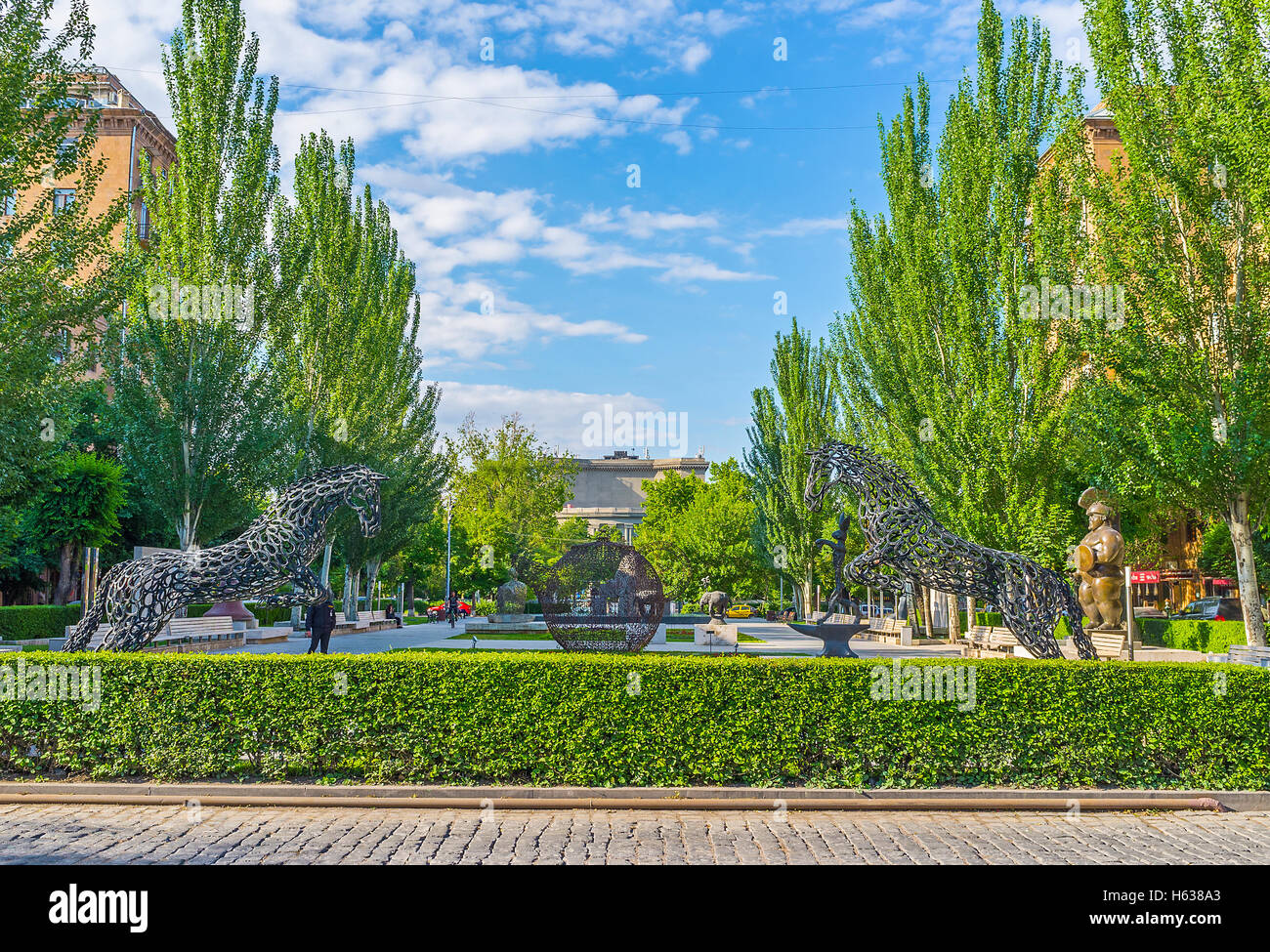 Die Skulptur der Springpferde, gemacht von Hufeisen, in der Skulptur Garten an der Tamanyankonzipiert Street, Yerevan Stockfoto