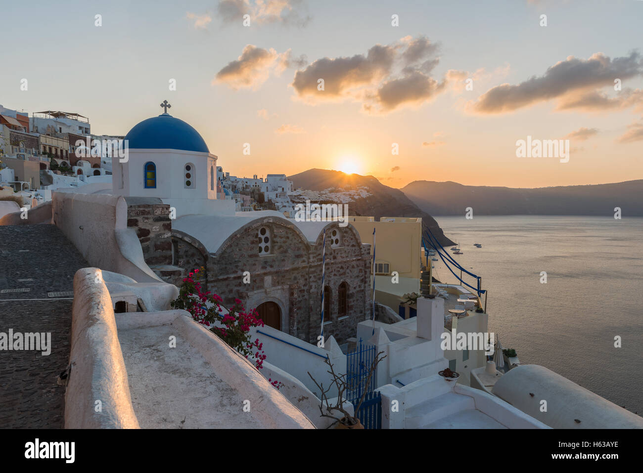 Sonnenaufgang in Oia, Santorin Stockfoto