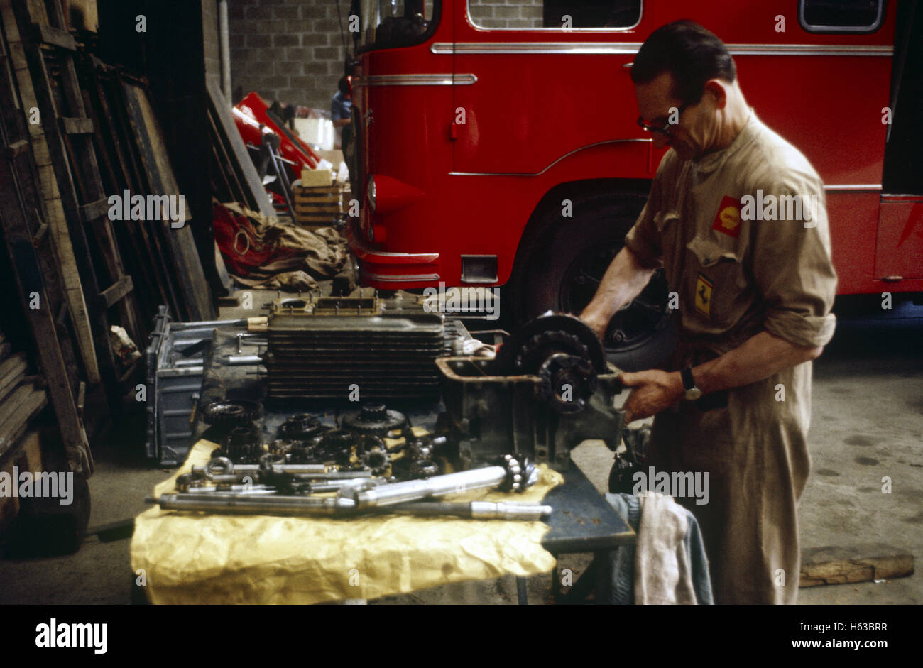 Getriebe Reparatur Ferrari Garage 1966 Stockfoto