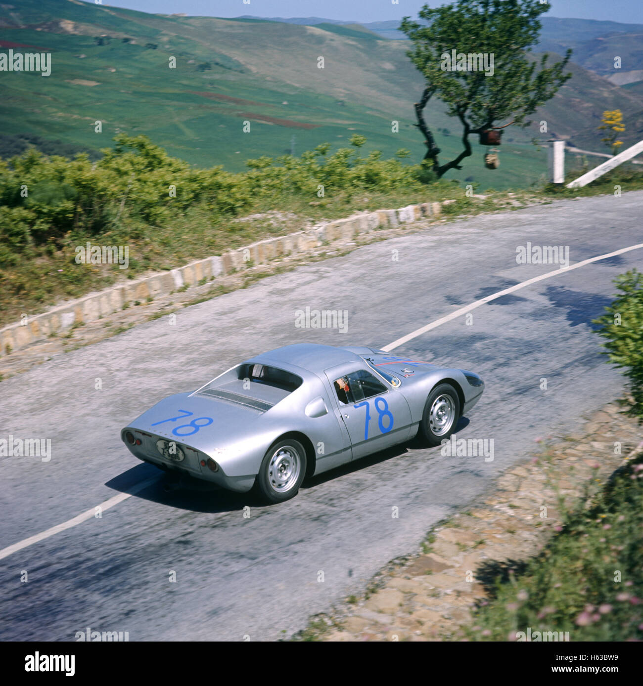 Bulgari und Grana in einem Porsche 904, Targa Florio 1964 Stockfoto