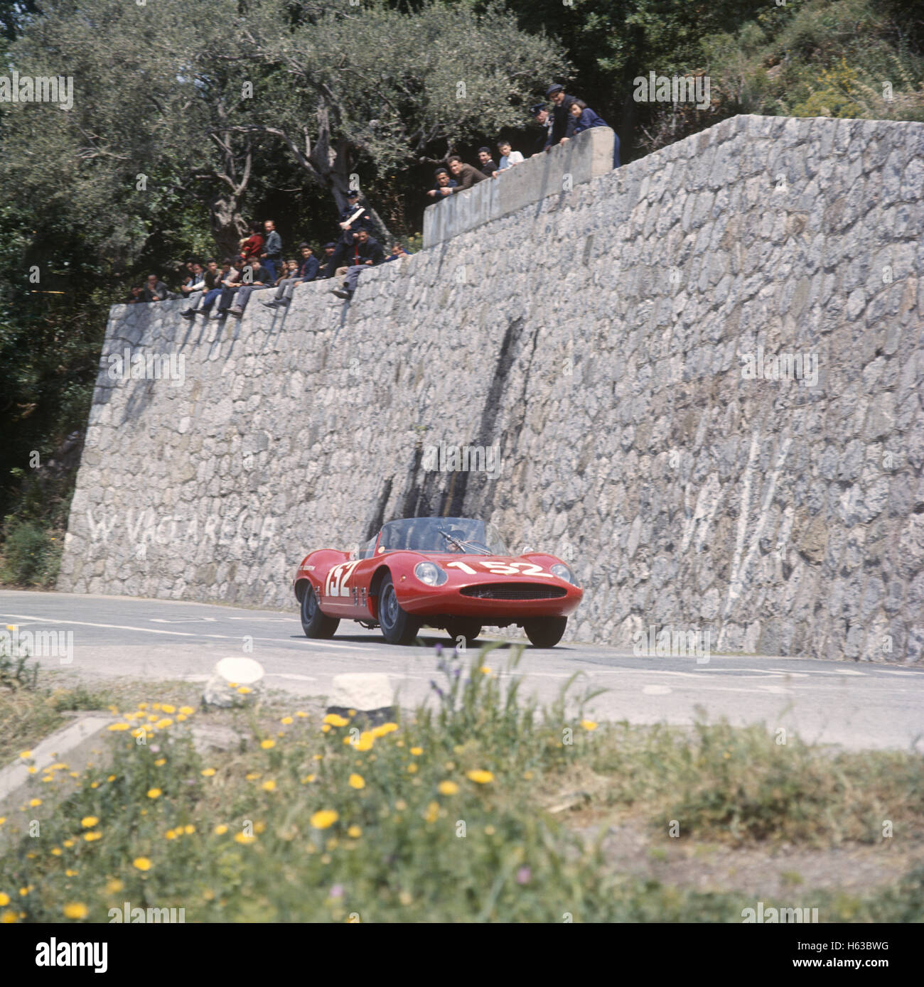 152 Hans Herrmann und Leo Zelle Abarth 1600 OT Spyder wurde 6. bei der Targa Florio 9. Mai 1965 Stockfoto