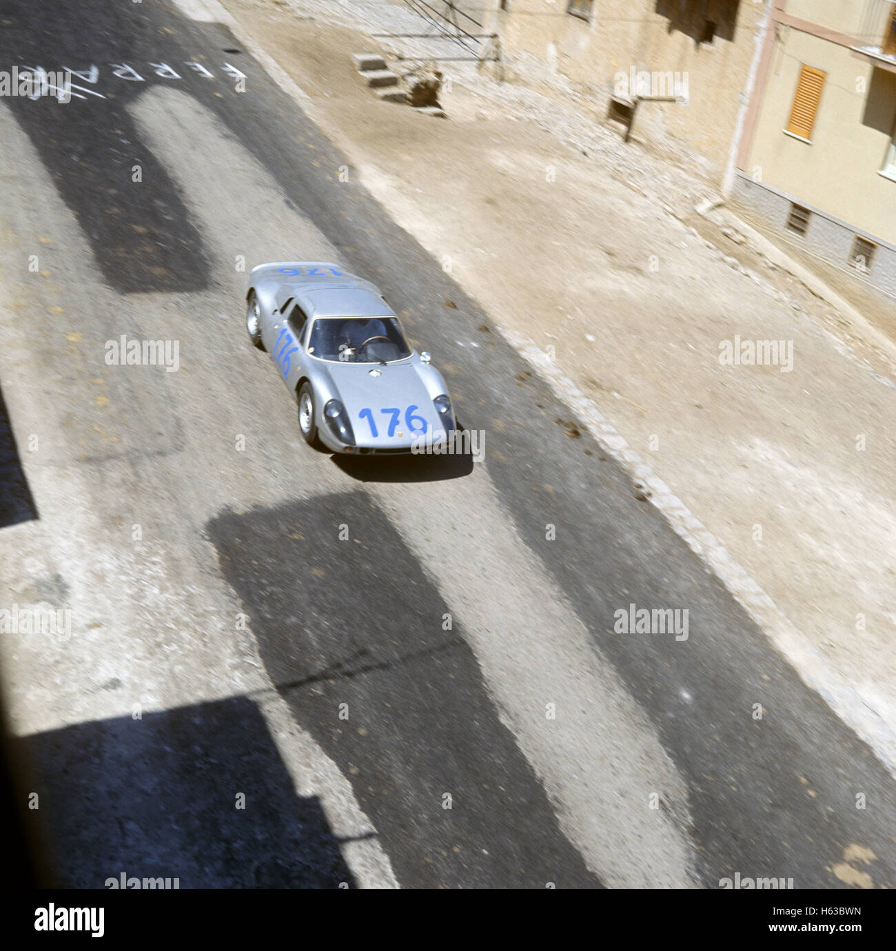 3. bei der Targa Florio fertig 176 Umberto Maglioli und Herbert Linge in einem Porsche 904 9. Mai 1965 Stockfoto