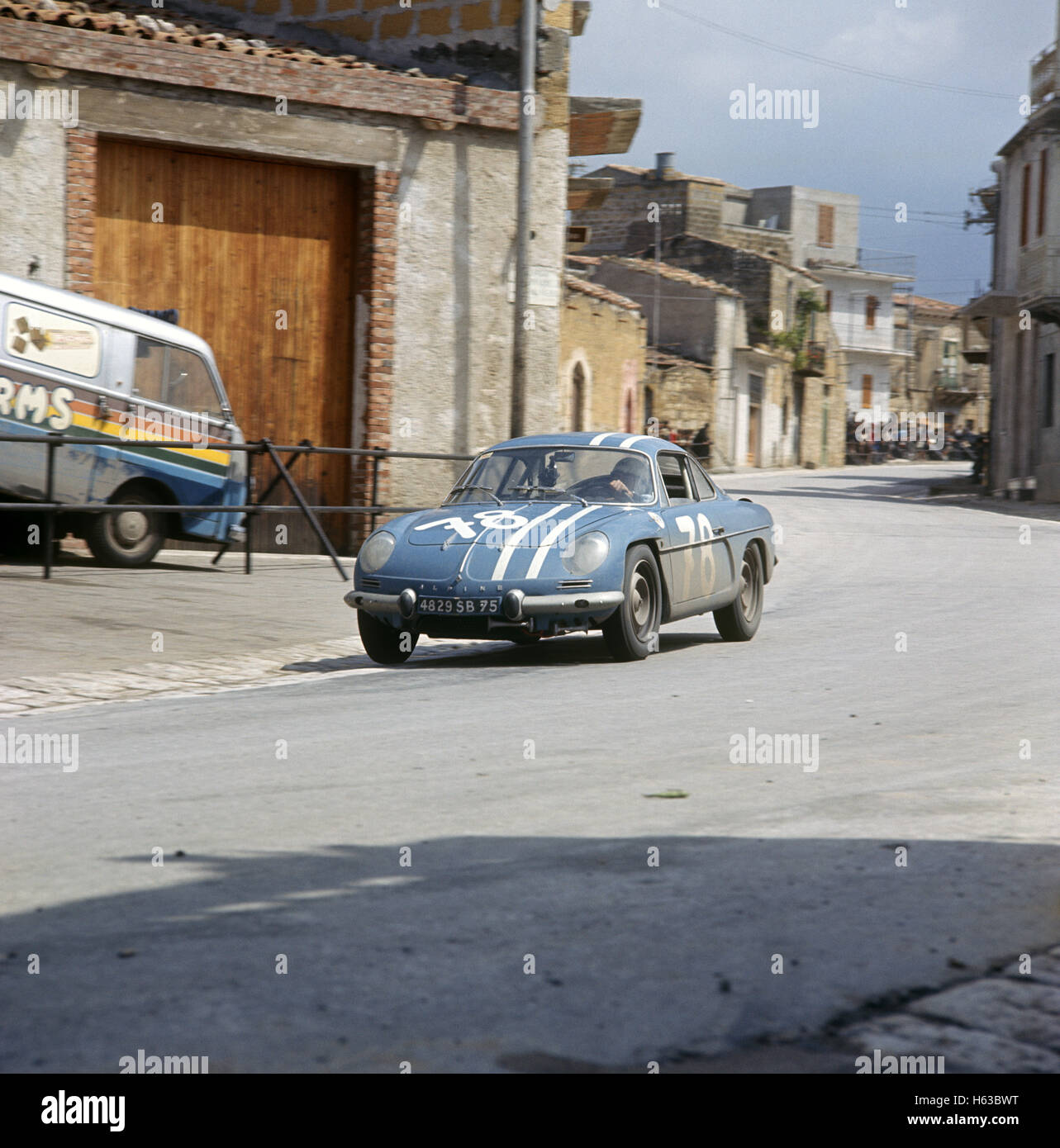 7. bei der Targa Florio fertig 78 Jean Vinatier und Pierre Orsini in eine Alpine 110 Renault 8. Mai 1966 Stockfoto