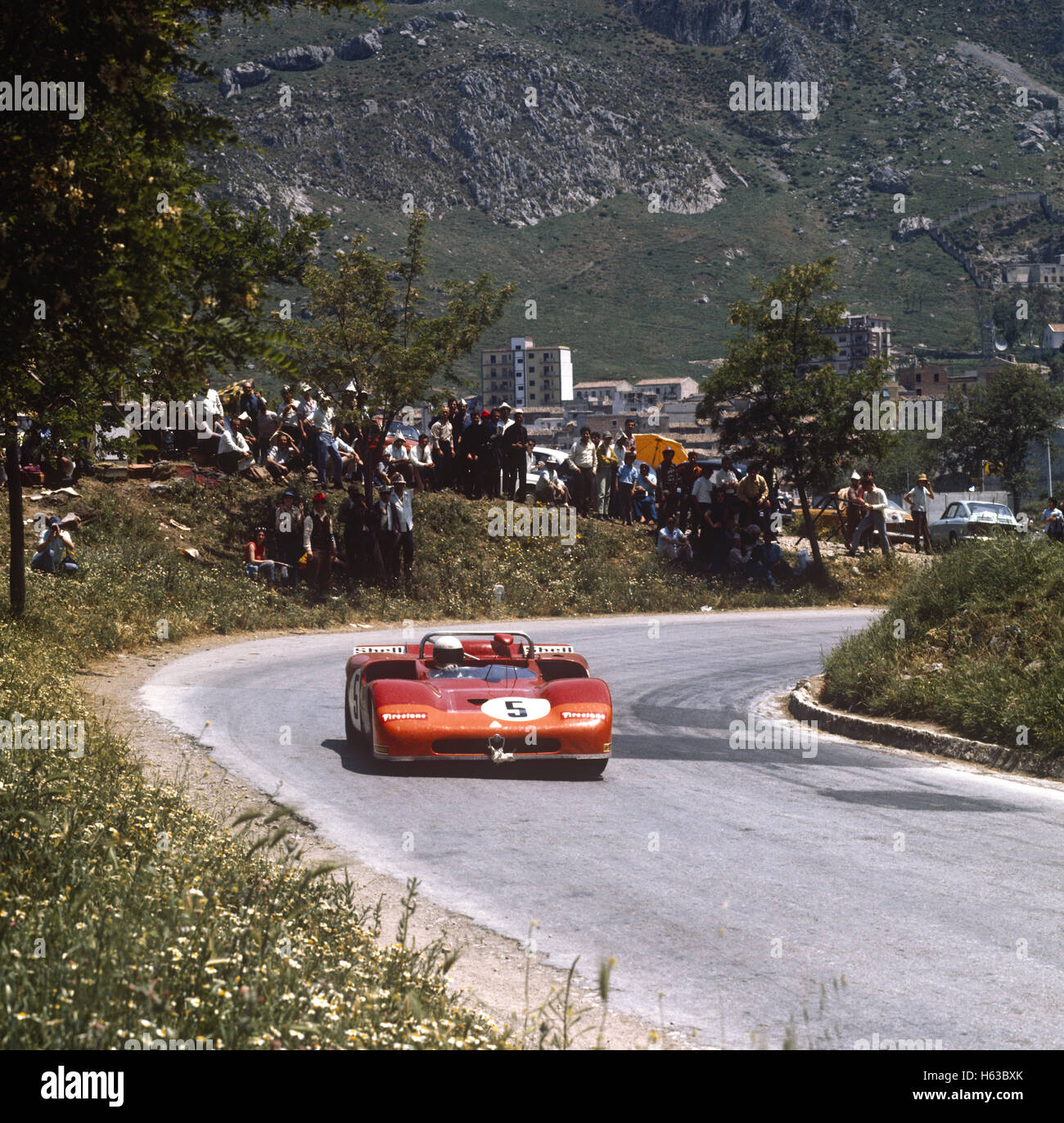 5 Nino Vaccarella und Toine Hezemans in einem Alfa Romeo T33/3 Sieger der Targa Florio 16. Mai 1971 Stockfoto