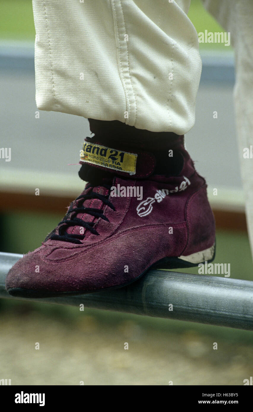 Rennfahrer tragen Stand 21 leichte Racing Boot der 1980er Jahre Stockfoto