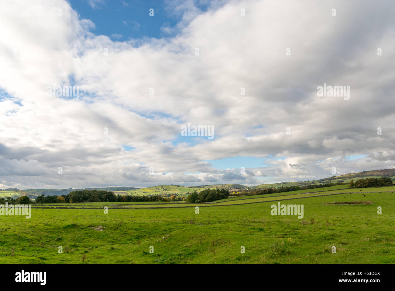 Der Peak District Nationalpark erstreckt sich am südlichen Ende der englischen Pennines und liegt meist in Derbyshire. Stockfoto