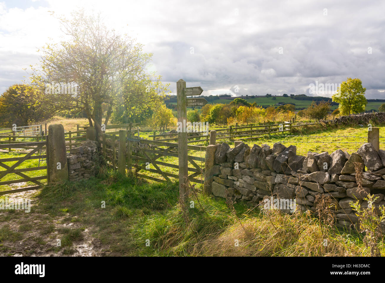 Der Peak District Nationalpark erstreckt sich am südlichen Ende der englischen Pennines und liegt meist in Derbyshire. Stockfoto