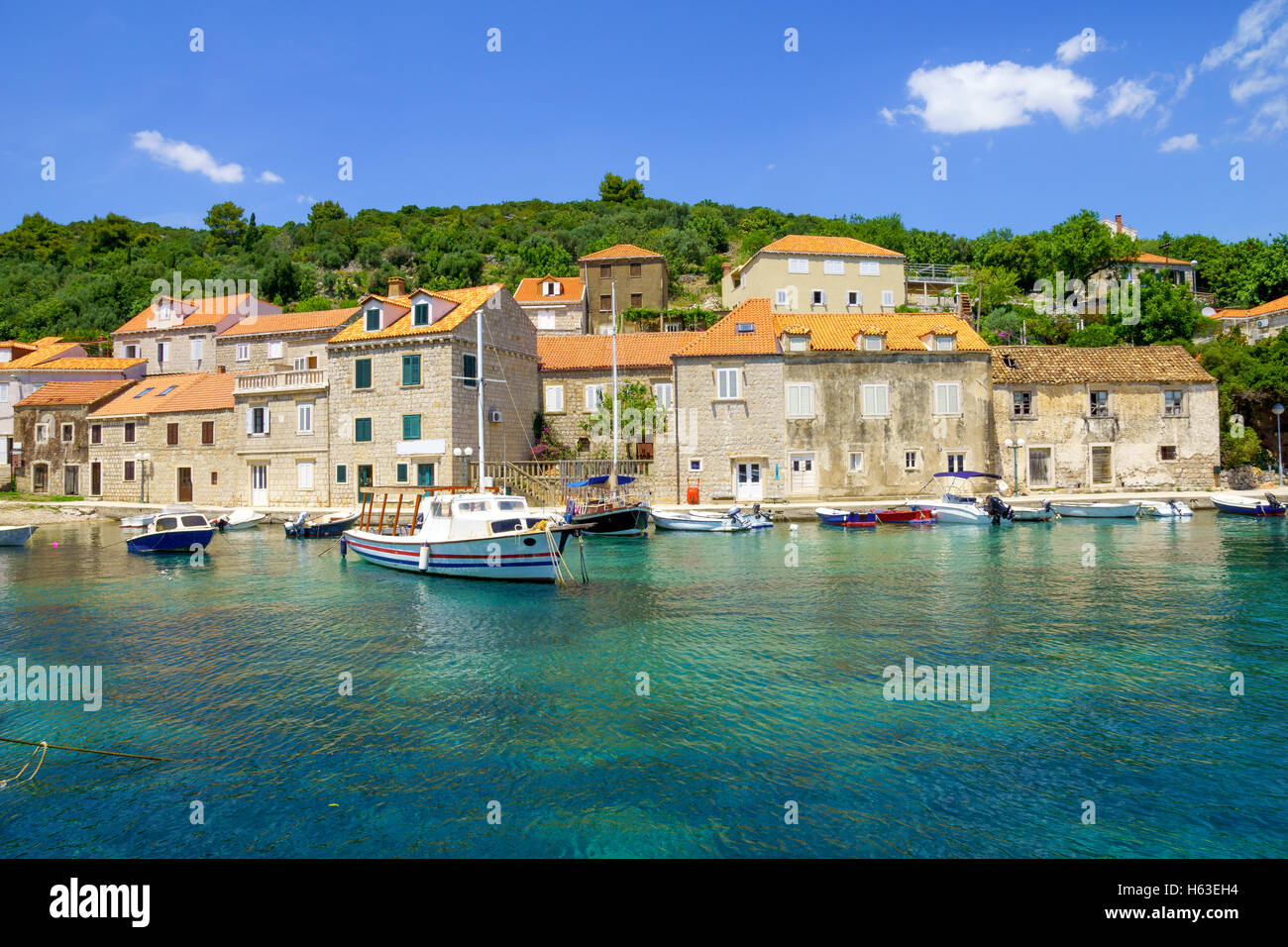 Blick auf den Fischerhafen, in dem Dorf Ausläufer, Insel Sipan, eines der Elafiti Inseln, Kroatien Stockfoto