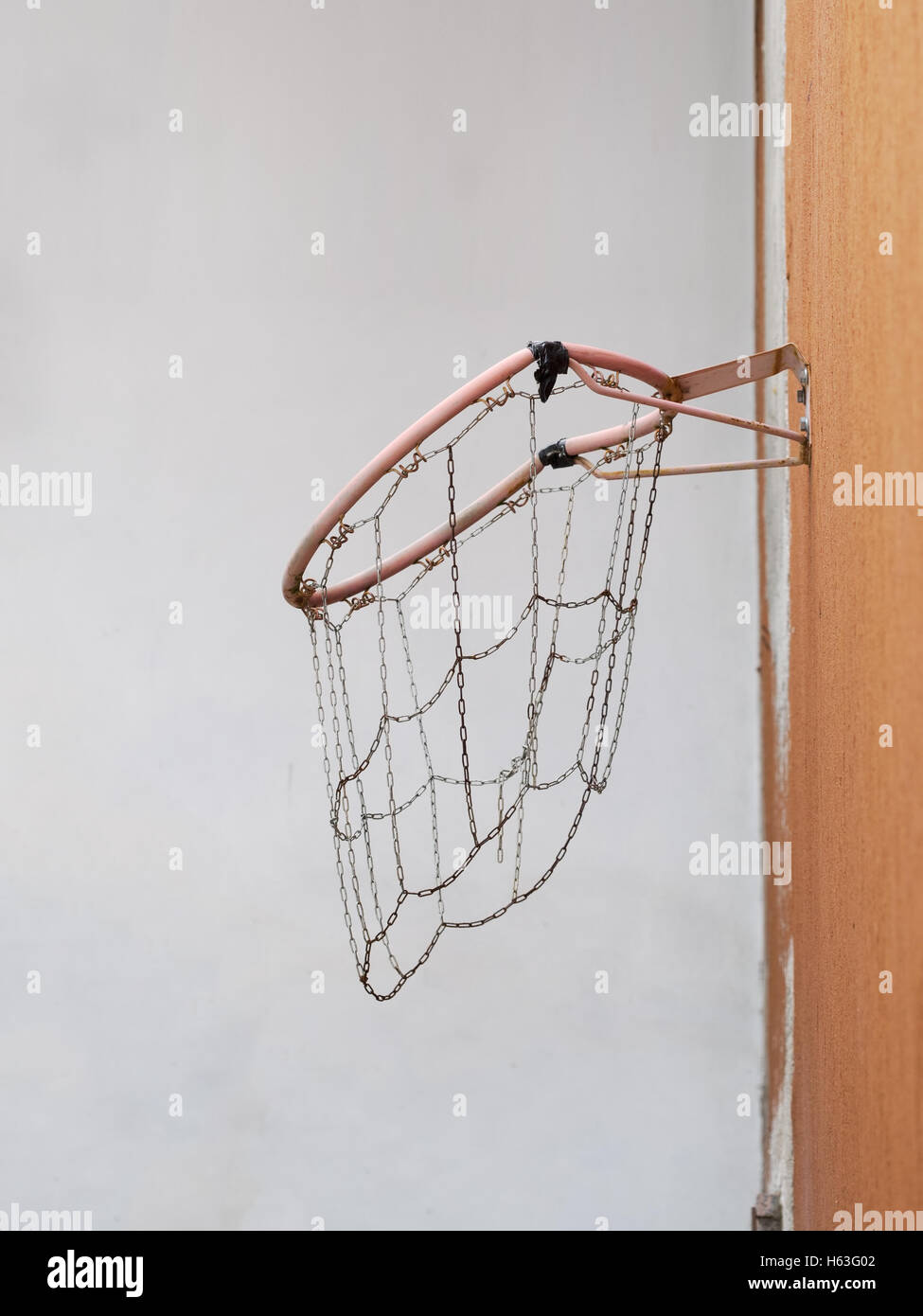 Alte und defekte Basketballkorb. Lieber Grunge Hintergrund. Stockfoto