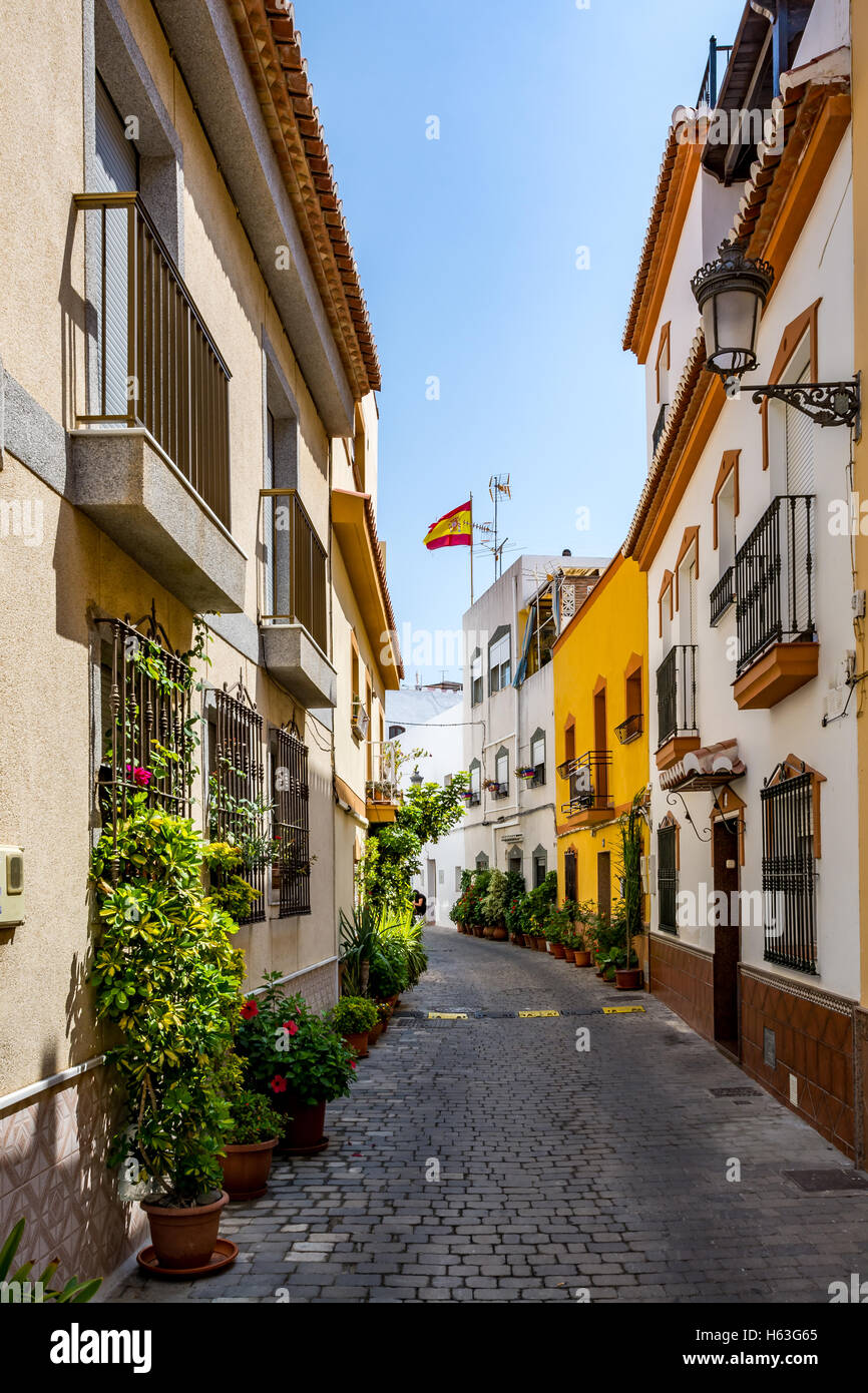 Schöne Gasse in der Altstadt (Almuñécar) Almunecar, Spanien Stockfoto