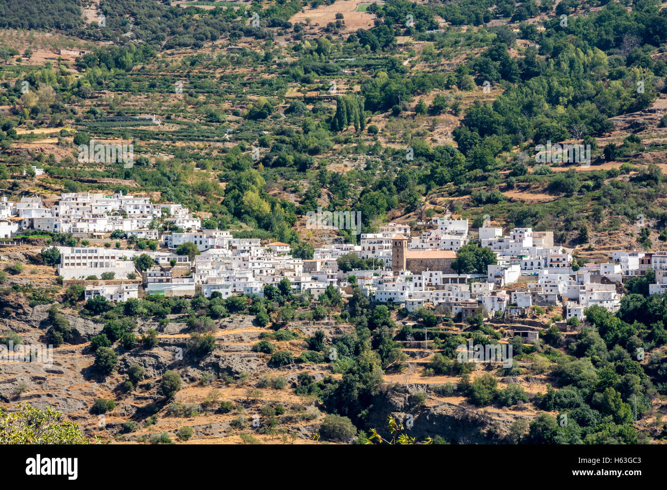 Blick auf Bayarcal, dem höchsten gelegene Stadt in der Sierra Nevada mit malerischen Bergen, Region Alpujarra, Andalusien, Spanien Stockfoto