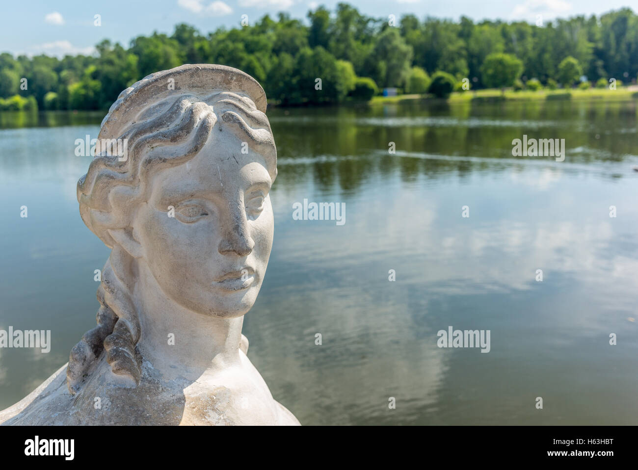 Sphinx auf dem See des Zarizyno Parks in Moskau - 3 Stockfoto