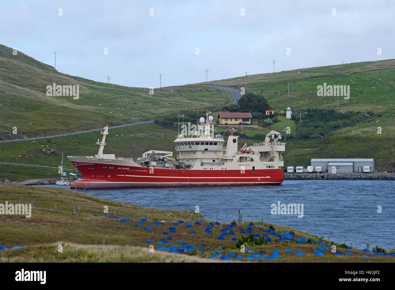Altaire pelagischen Fischerboot auf dem Collafirth Pier im Norden Shetland eines Shetland-Fischereiflotte im Besitz von Einheimischen. Stockfoto