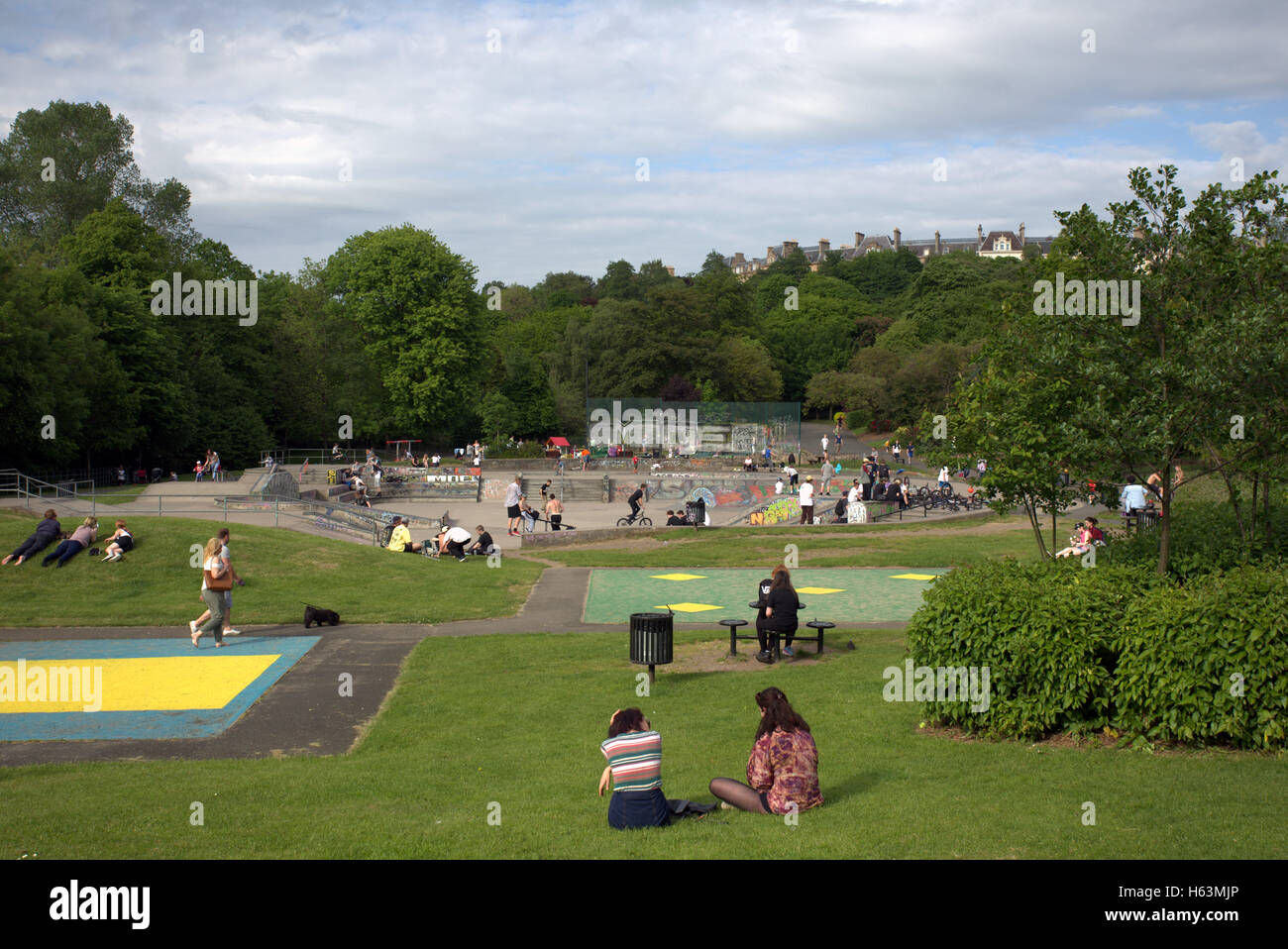 Glasgow Kelvingrove Park enthält die Universität und das Museum in der Parkanlage des wohlhabenden Westend der Stadt Stockfoto