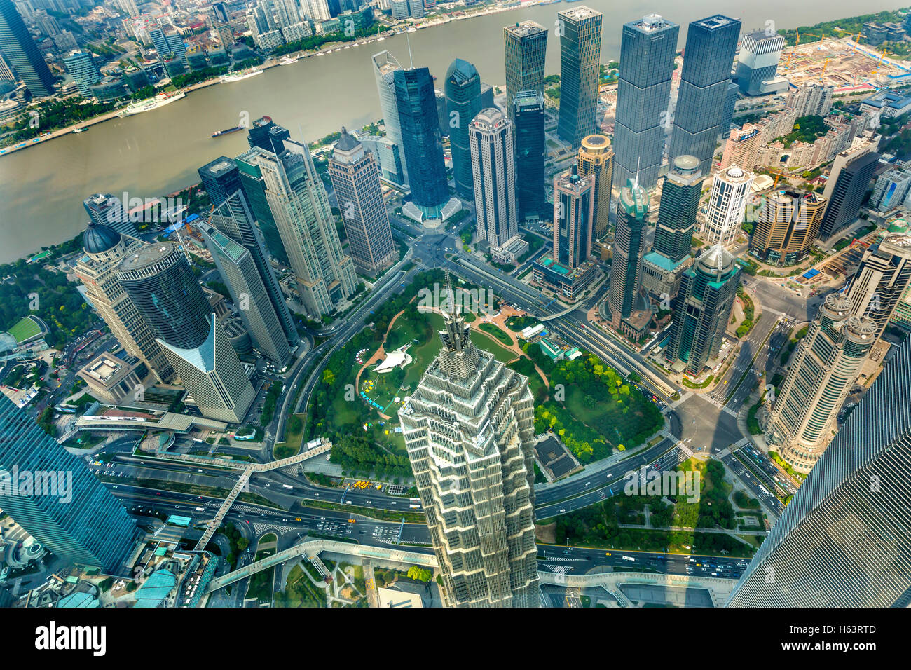 Jin Mao Tower Wolkenkratzer Huangpu Fluss Stadtbild Liujiashui Financial District Shanghai China. Stockfoto