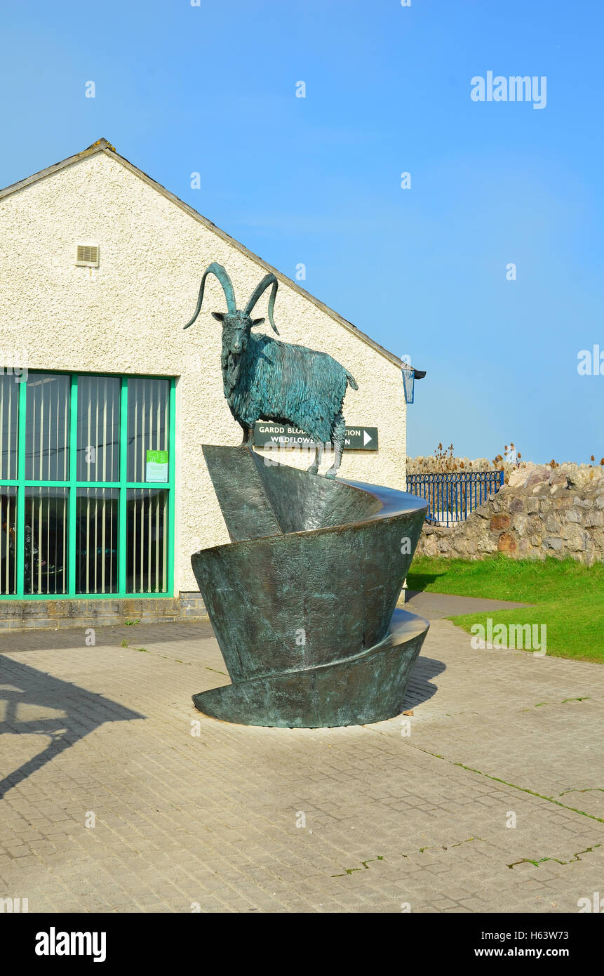 Kaschmir-Ziege-Skulptur an der Great Orme Visitor Centre, Llandudno, Wales Stockfoto