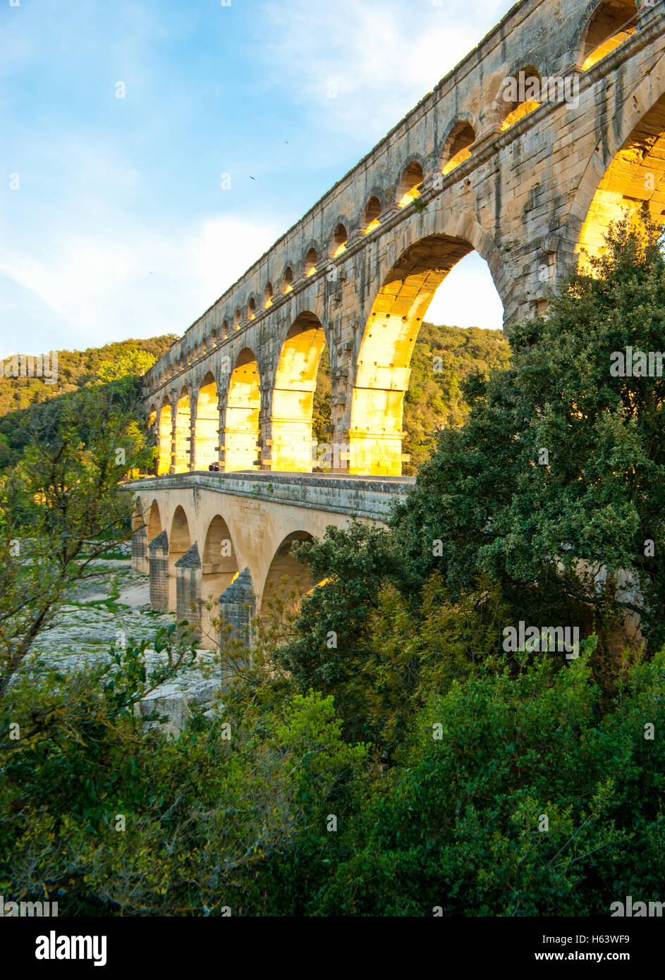 Die berühmte römische Brücke ist schön aus jedem Winkel. Stockfoto