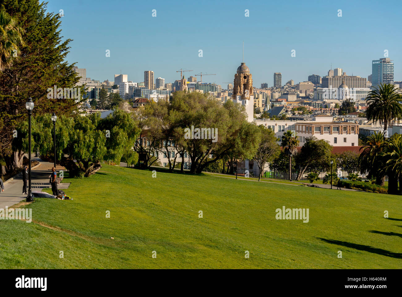 San Francisco, CA, USA, städtische Spielplatz, Park, "Mission Dolores' Stadtbild, Downtown mit grünem Rasen, City Scapes/Skylines Städte in den USA Stockfoto